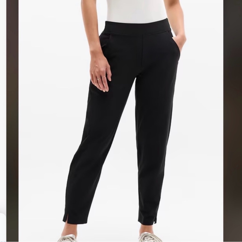 Athleta NWOT Black Brooklyn Pants Size 12